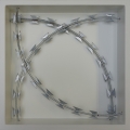 Friedhelm-Wolfrat-Kapitalistischer-Realismus-BS-NO-3-2019-Casani-Koerper-weisslackiert-25-x-25-x-6-cm